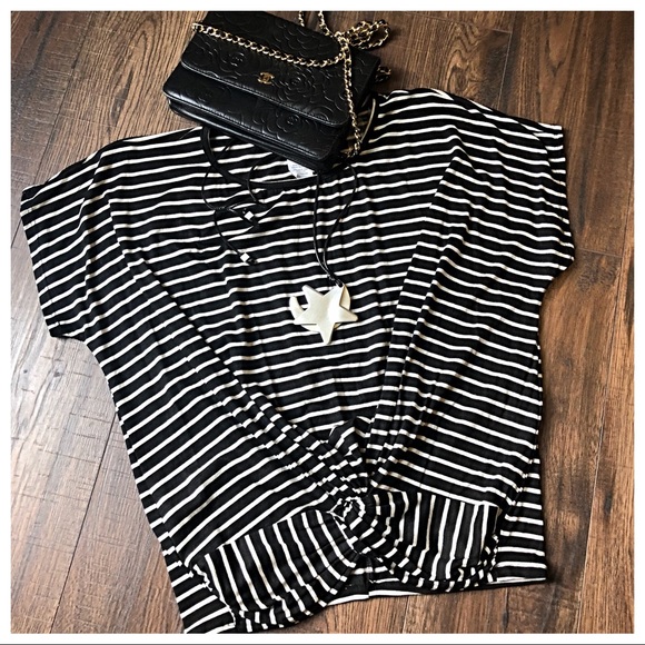 Tops - ✨LAST ONE SALE✨Front  twist knot top